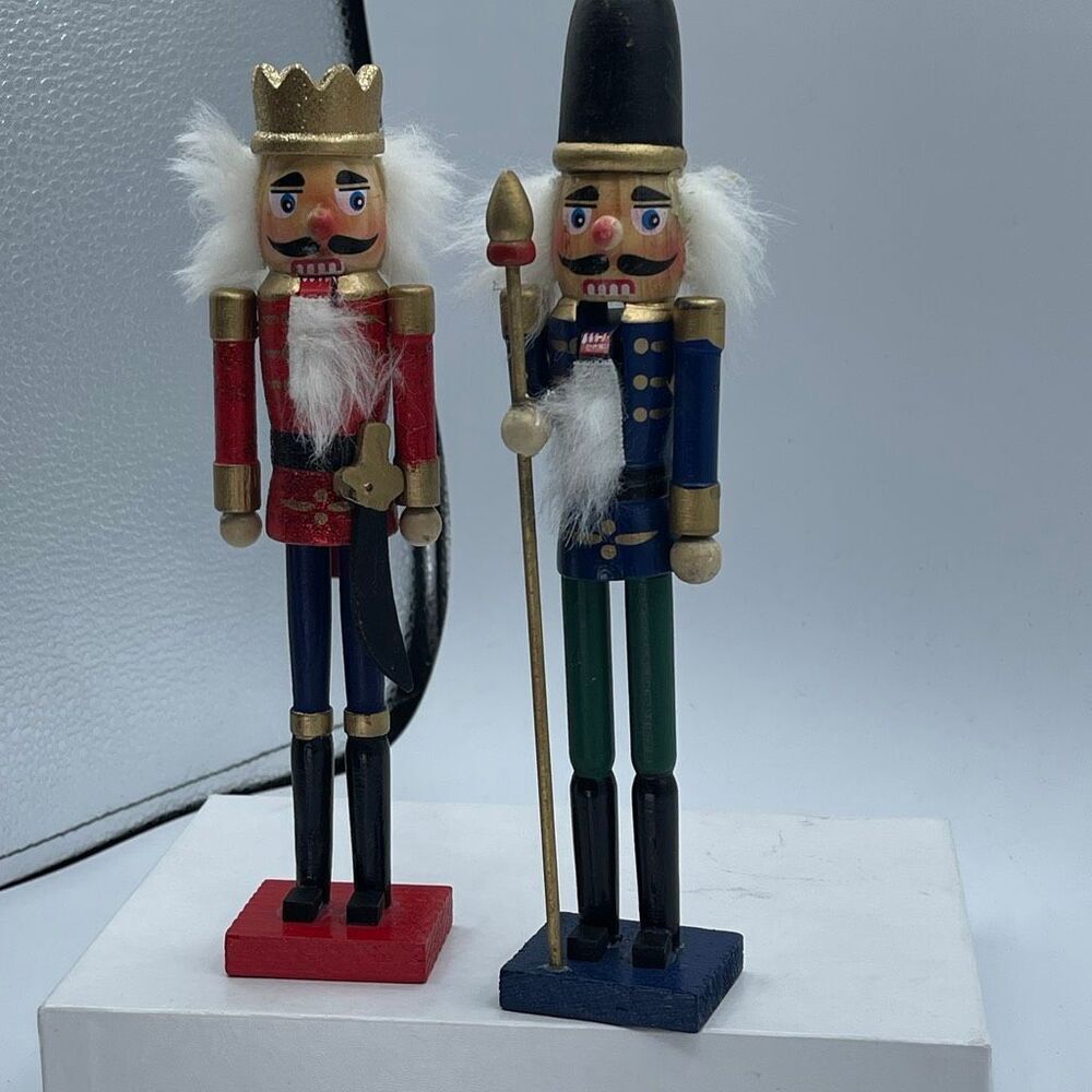 Vintage pair of wooden nutcracker solider figurines a king & guard.